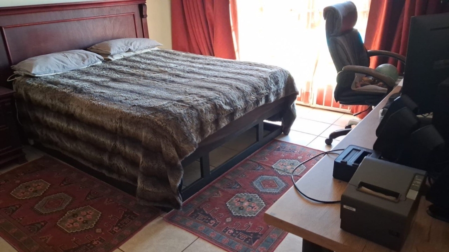 4 Bedroom Property for Sale in Postmasburg Northern Cape
